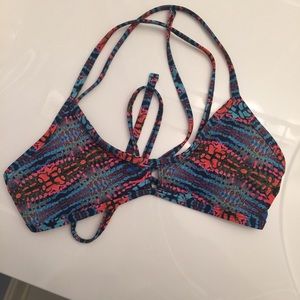 JOLYN Vent Top -Women’s M